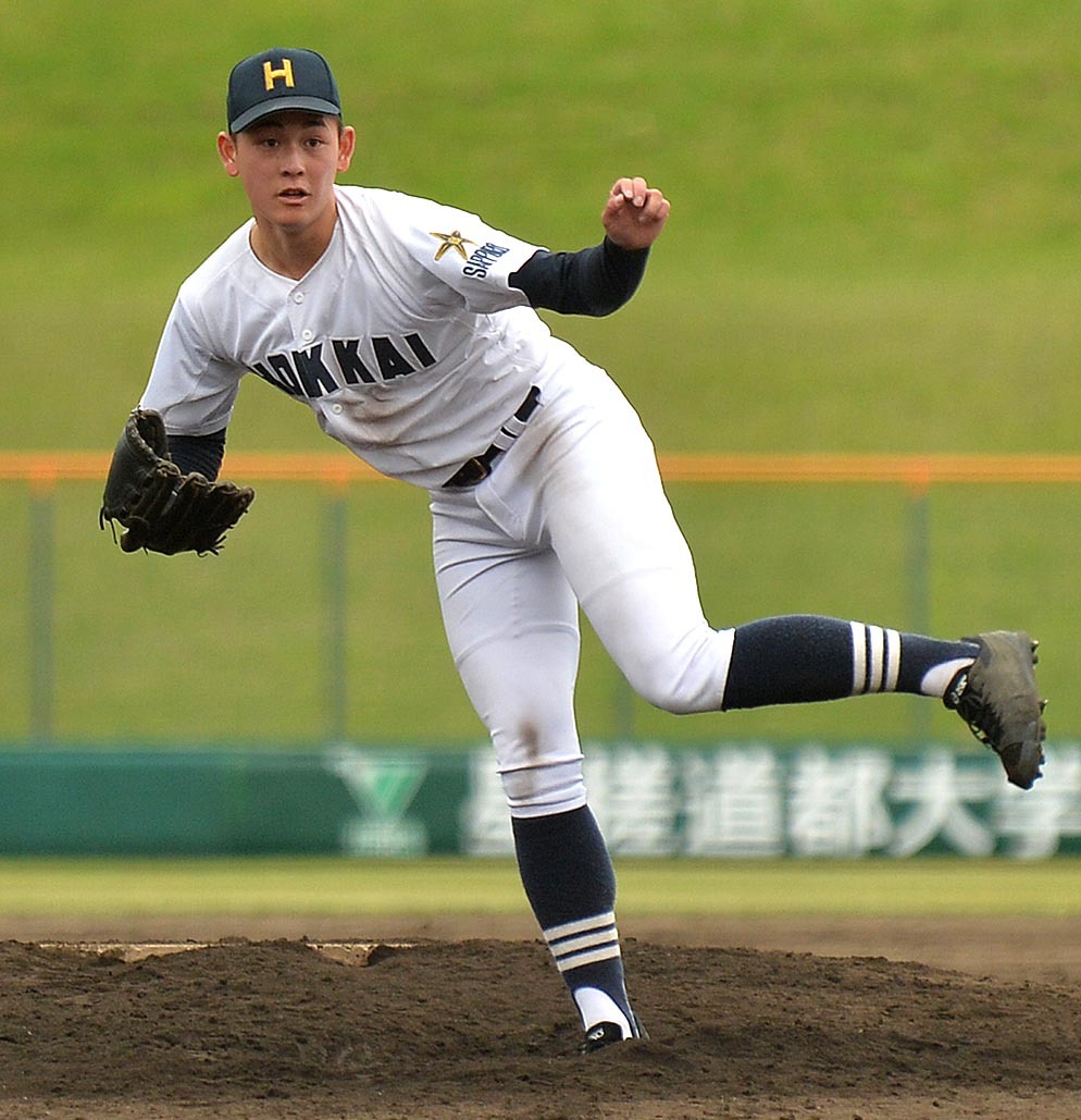 札幌大谷戦で完封勝利を挙げた北海の長内投手