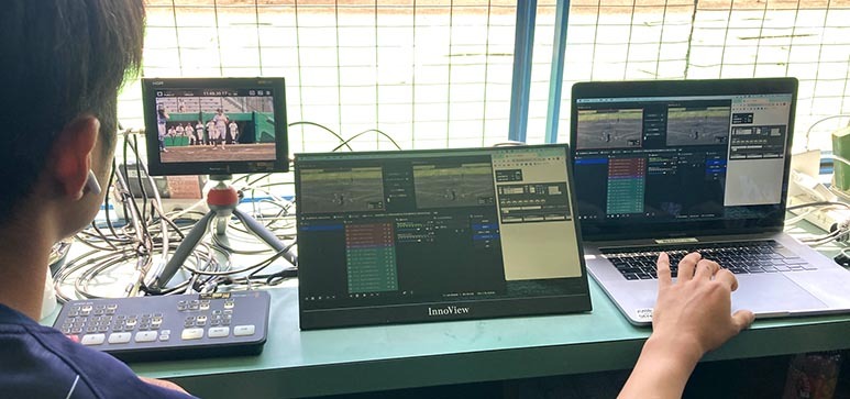 本部席に配置された生配信用の機材