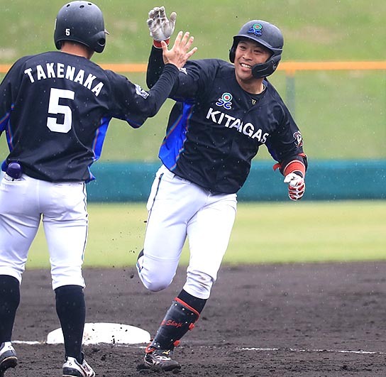 北海道ガスは四回、東海林捕手の3点本塁打で勢いに乗った
