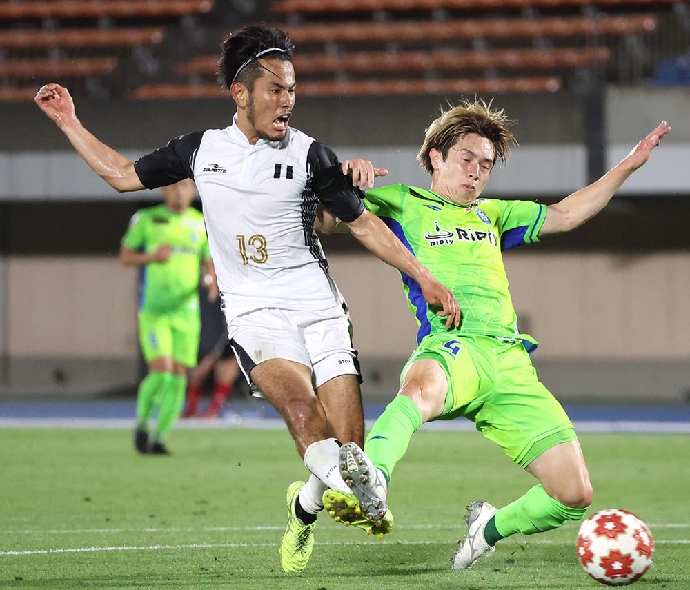 後半26分、ゴールを決めるFW海野