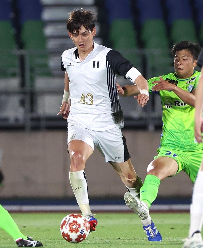 守備から攻め上がるBTOP北海道のDF濱主将