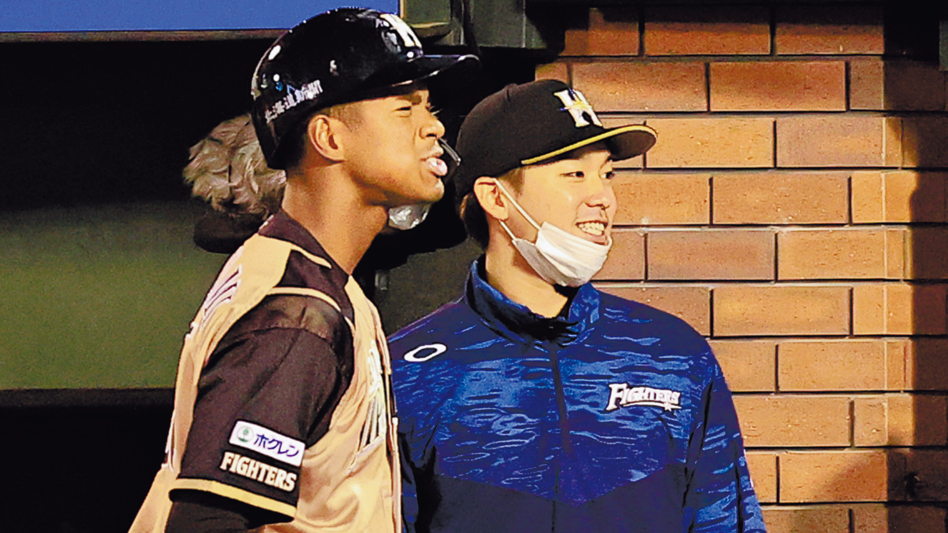 六回には万波が試合を決める4号3ランを左翼席に運ぶ