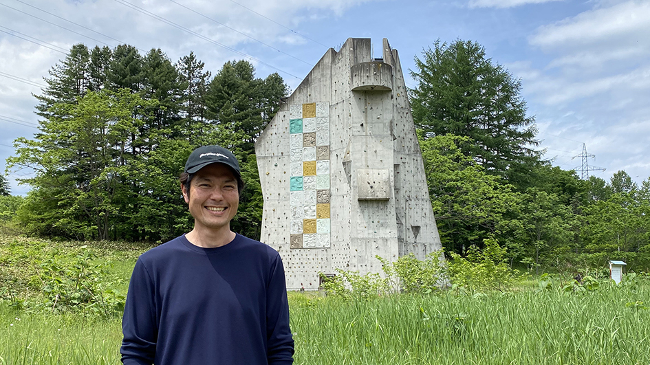 会場で笑顔を見せる主催者の友定雄平さん