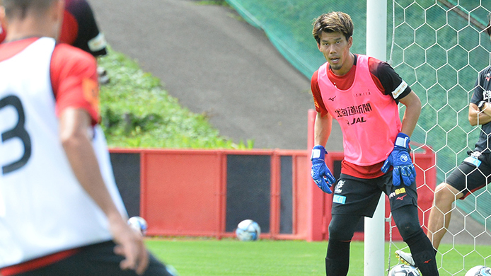 「すぐにでも出るつもりで来ている」札幌新GK高木駿が古巣・川崎戦での新天地デビュー狙う | 道新スポーツ | DOSHIN SPORTS
