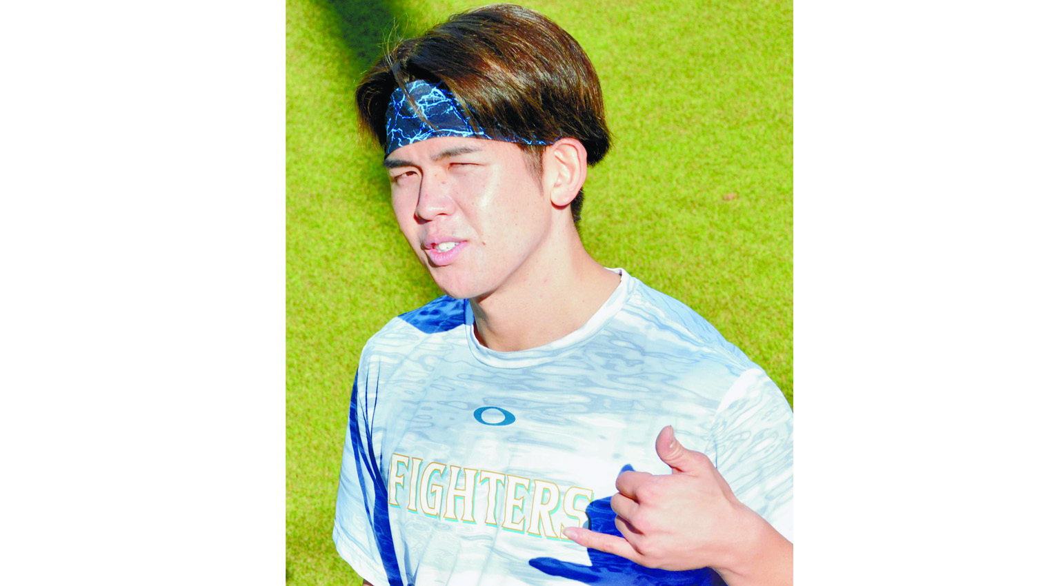 ビッグボスポーズを披露する清水