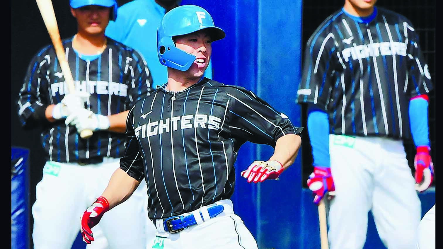 快足を生かして内野安打を記録するなど、足で存在感を示した五十幡