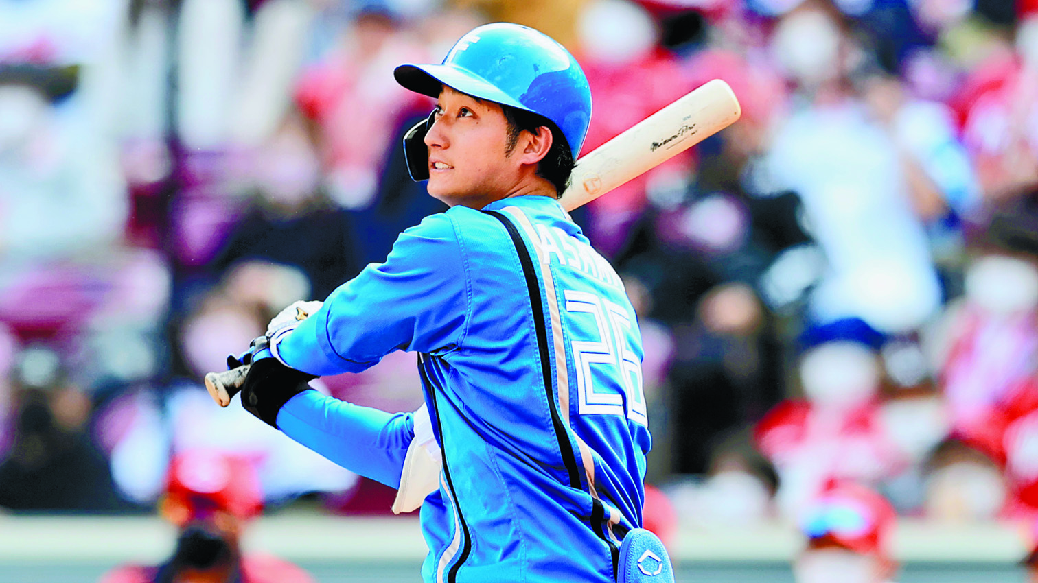 同点で迎えた六回、浅間が中前に決勝適時打を放つ