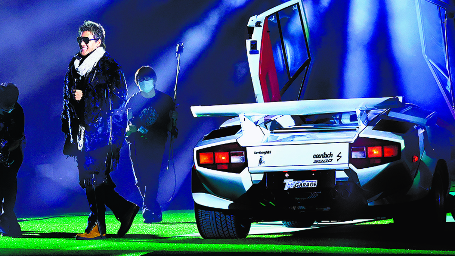 あの驚きと興奮、喜びが再び!昨年11月のファンフェスでランボルギーニに乗って現れた新庄監督