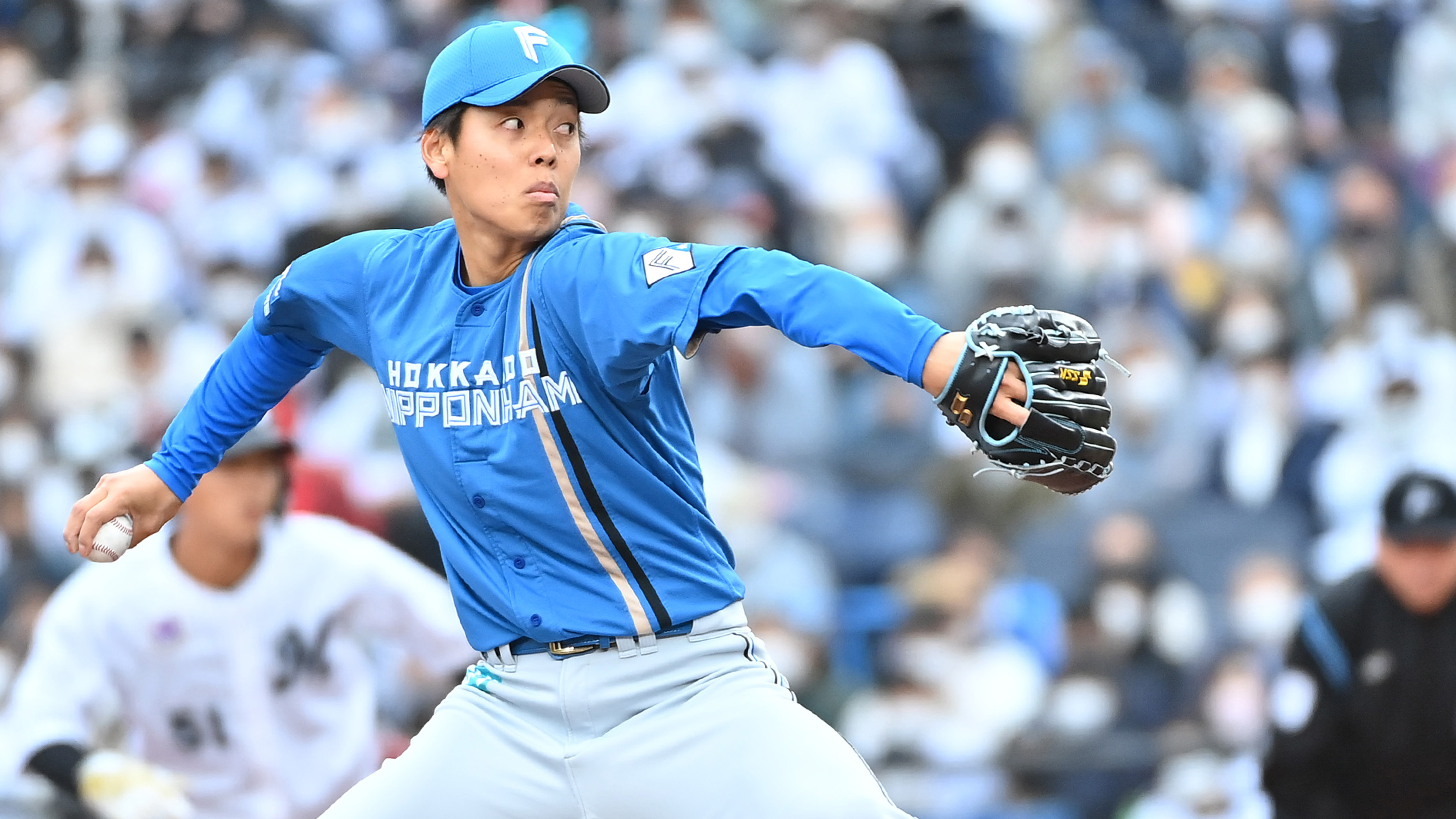 杉浦は伸びのある直球を主体にロッテ打線を5回3安打無失点に抑えた(撮影・桜田史宏)