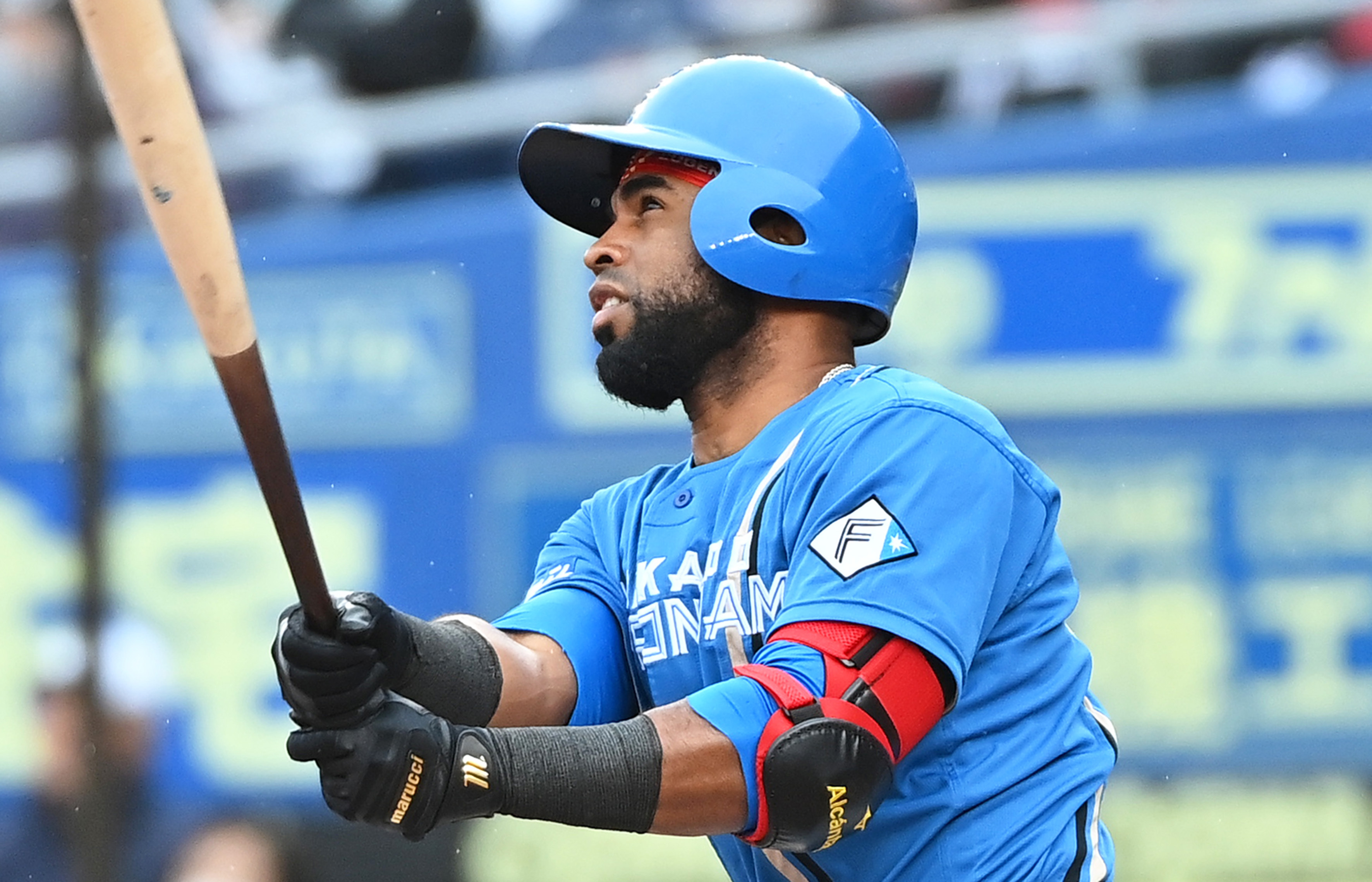 四回、3点を奪い、なおも1死一、二塁で貴重な3ランを放つアルカンタラ