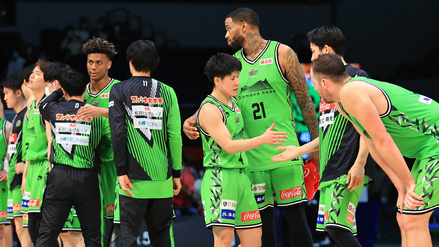 試合は富山に２点差の惜敗。今季最終戦を黒星で締めることとなり肩を落とす選手達（撮影・松本奈央）