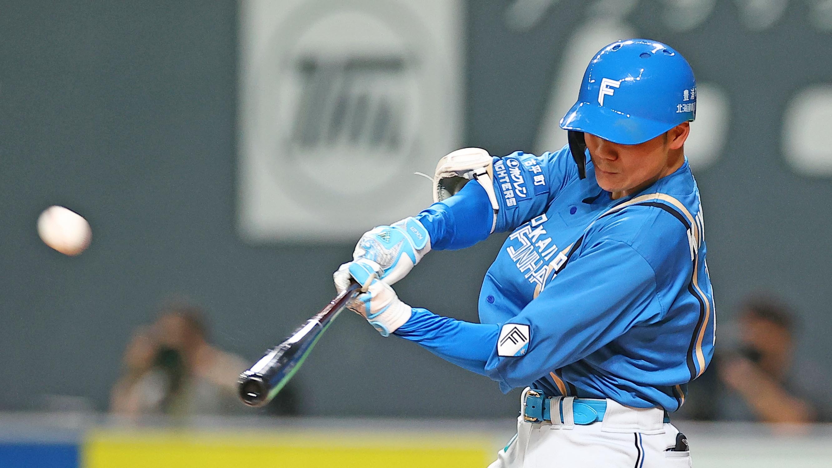 一回無死、フェンス直撃の二塁打を放つ清宮