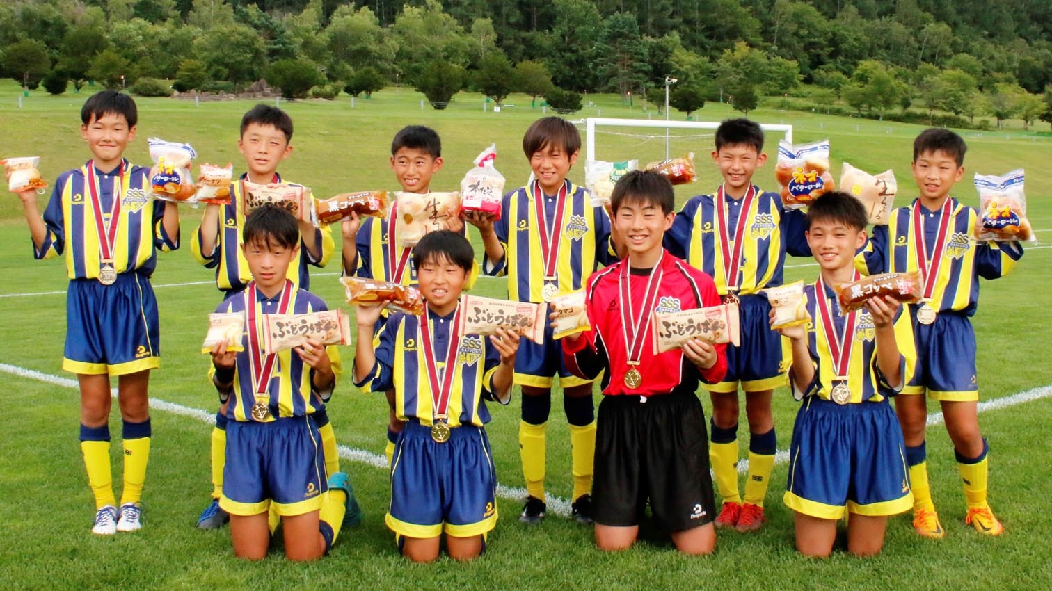 ロバパンcup Sssが6年ぶり7度目v fw藤野 大会10ゴールで最優秀選手 道新スポーツ Doshin Sports ロバパンcup Sssが6年ぶり7度目v fw藤野 大会10ゴールで最優秀選手 道新スポーツ Doshin Sports