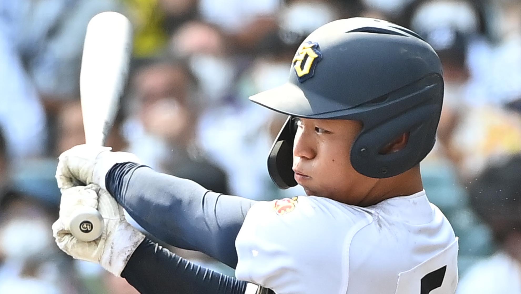 九回表2死一塁、札大谷・飯田が右安打を放つ