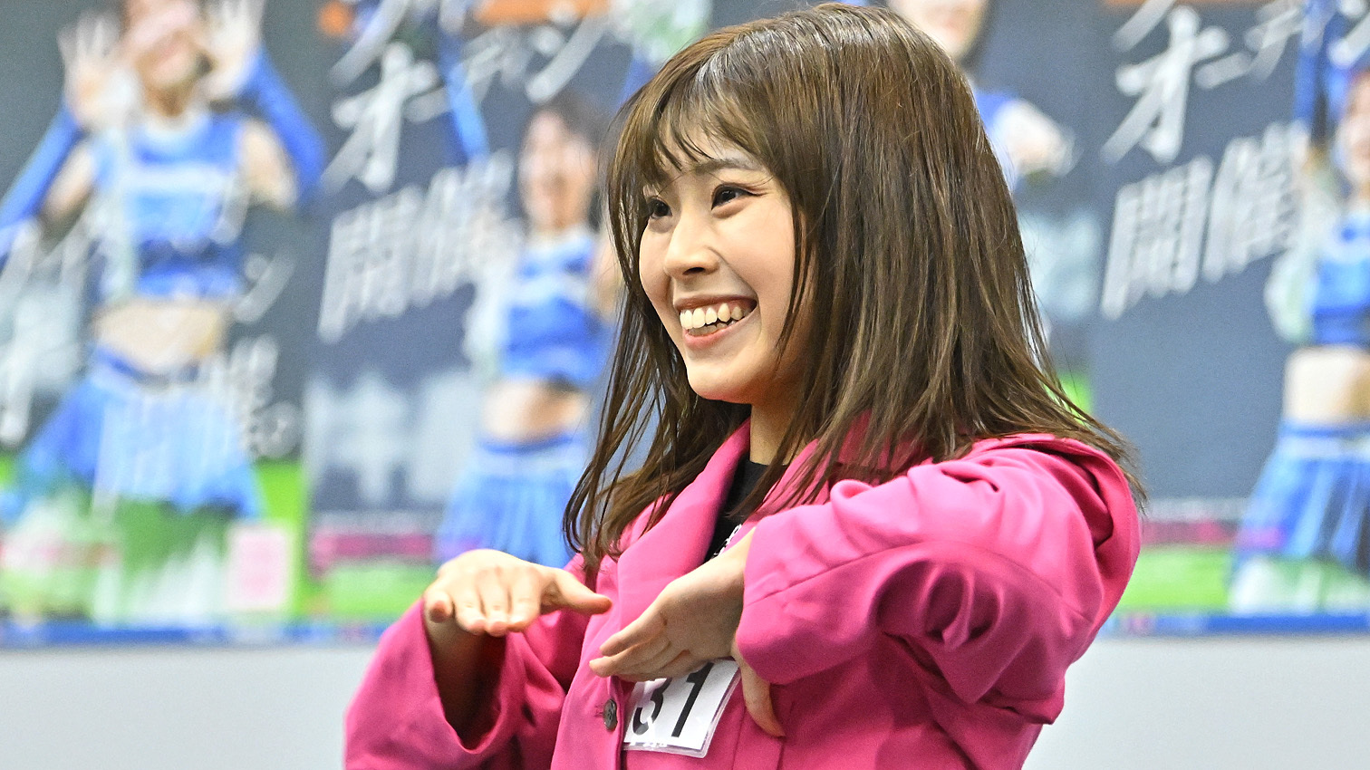 三次審査でダンスを披露する上村優菜さん