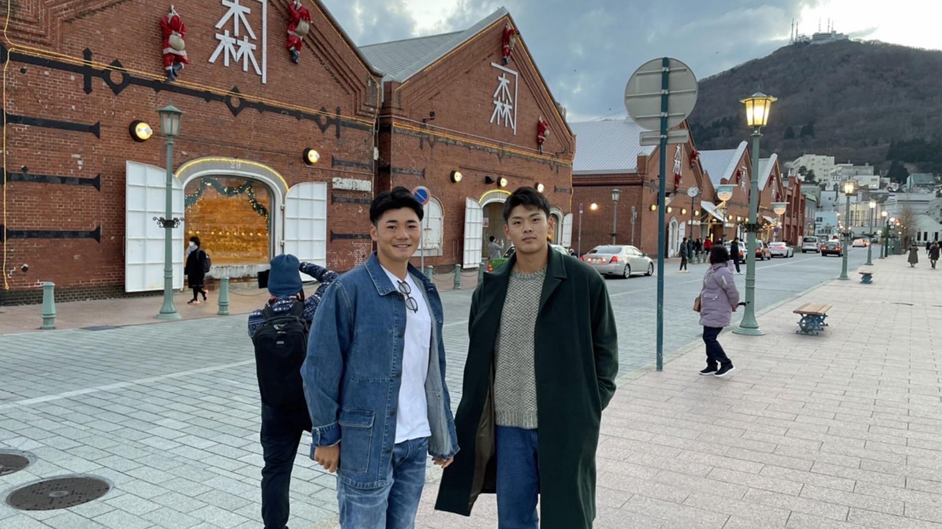 イベントで函館を訪れ、スケジュールの合間に〝デート〟を楽しんだ２人。金森倉庫にも足を運んだ（清宮幸太郎選手提供）