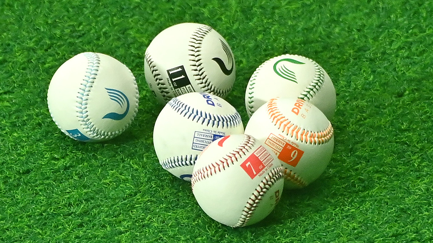 キャッチボールに使う重さや大きさが異なる６種類のボール