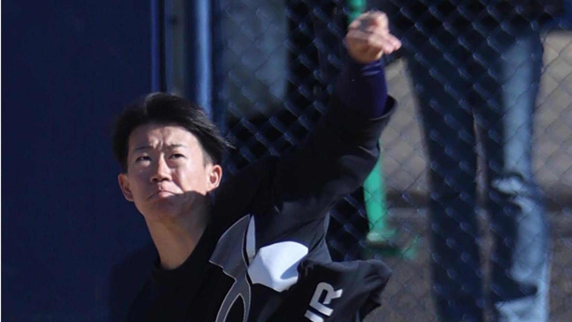 キャッチボールで伸びのあるボールを投げる矢沢(撮影・桶谷駿矢)