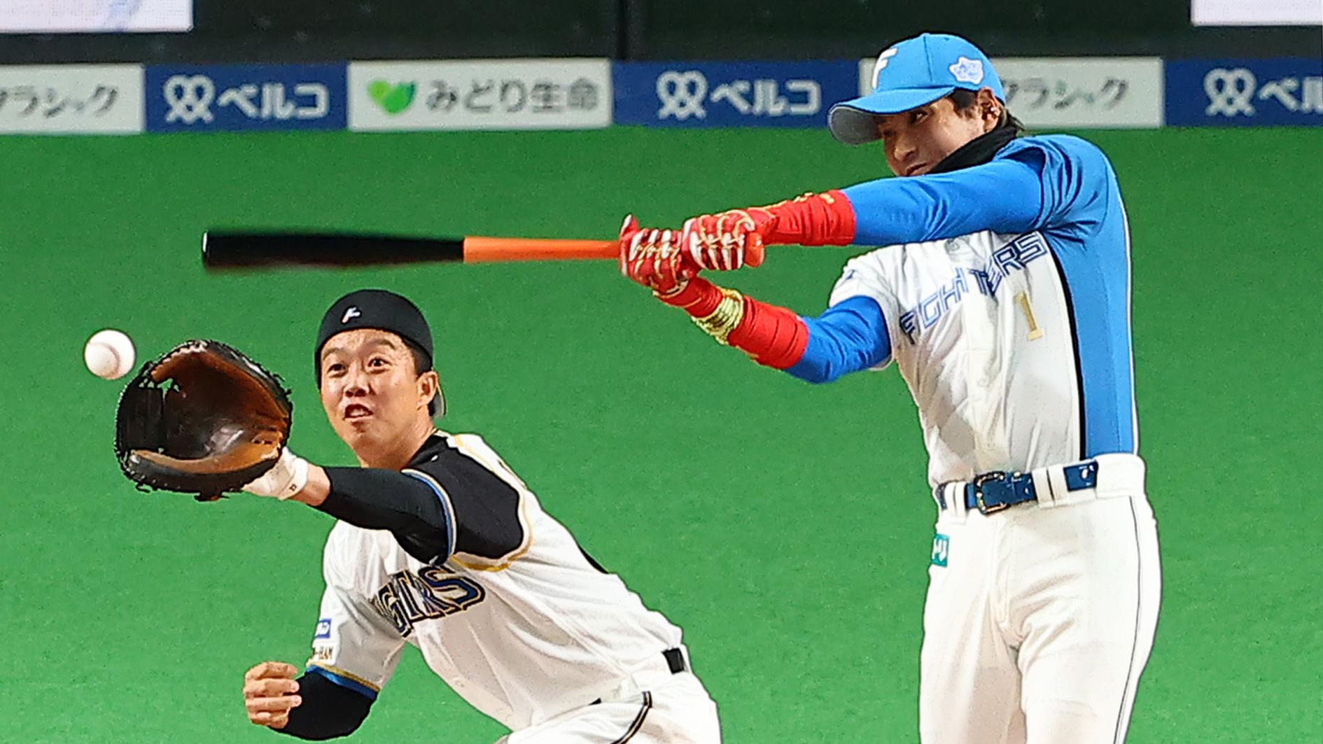 昨年3月に引退セレモニーを行った鶴岡氏。右は新庄監督