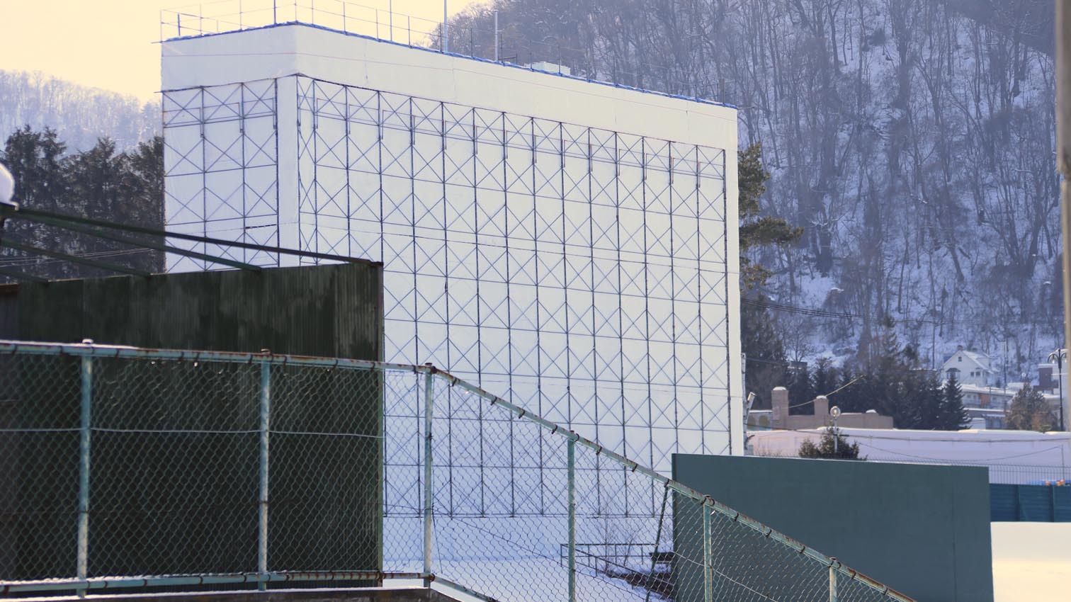 現在改修中の札幌円山球場のスコアボード