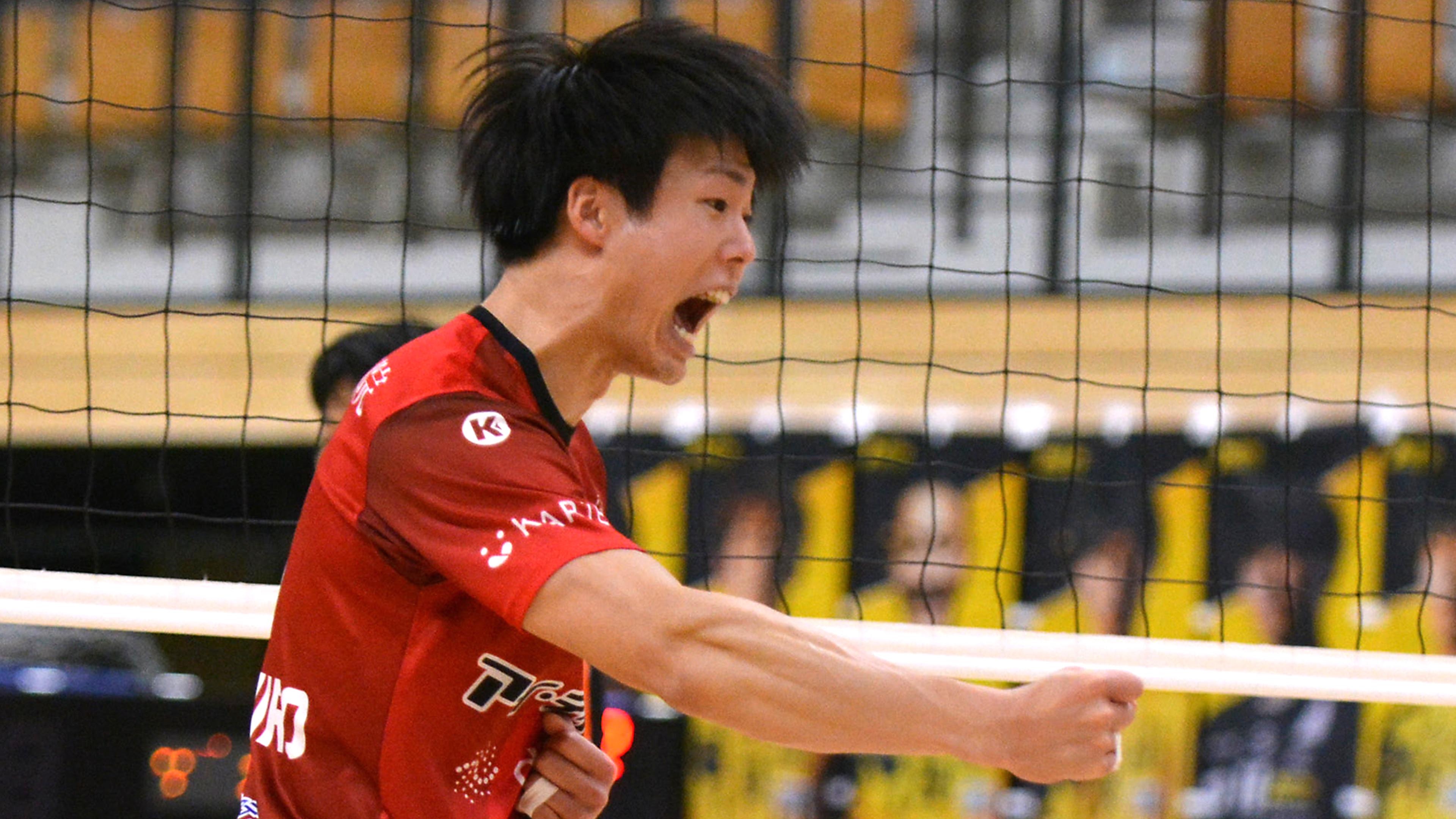 得点しガッツポーズを見せるヴォレアス北海道の田城