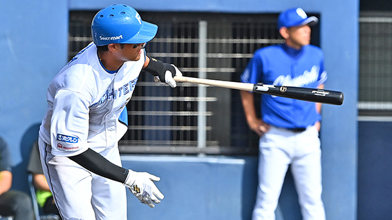 六回1死二塁、木村が適時二塁打を放つ(撮影・桜田史宏)