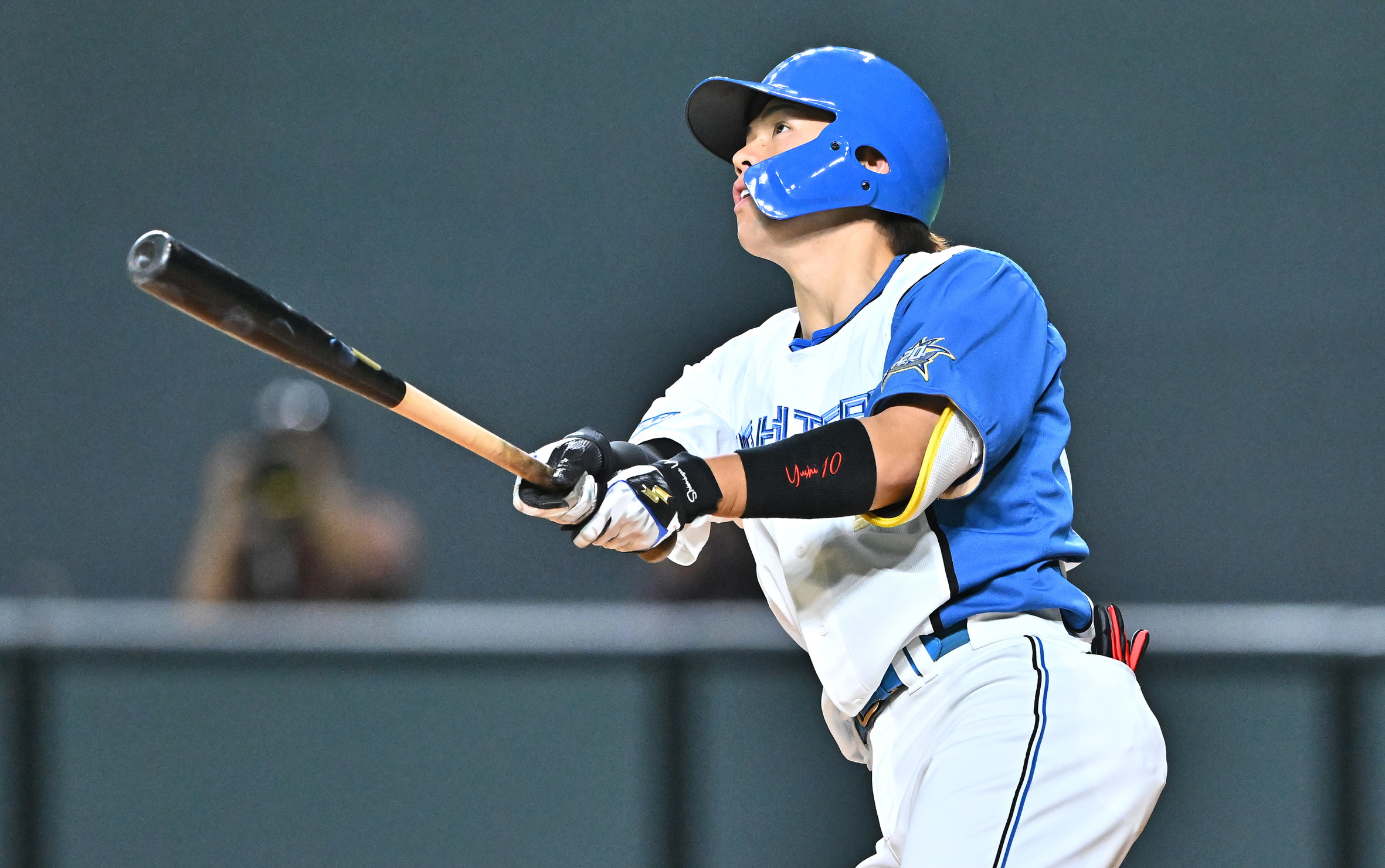 五回2死一塁、清水が左越えに2点本塁打を放つ(撮影・桜田史宏)