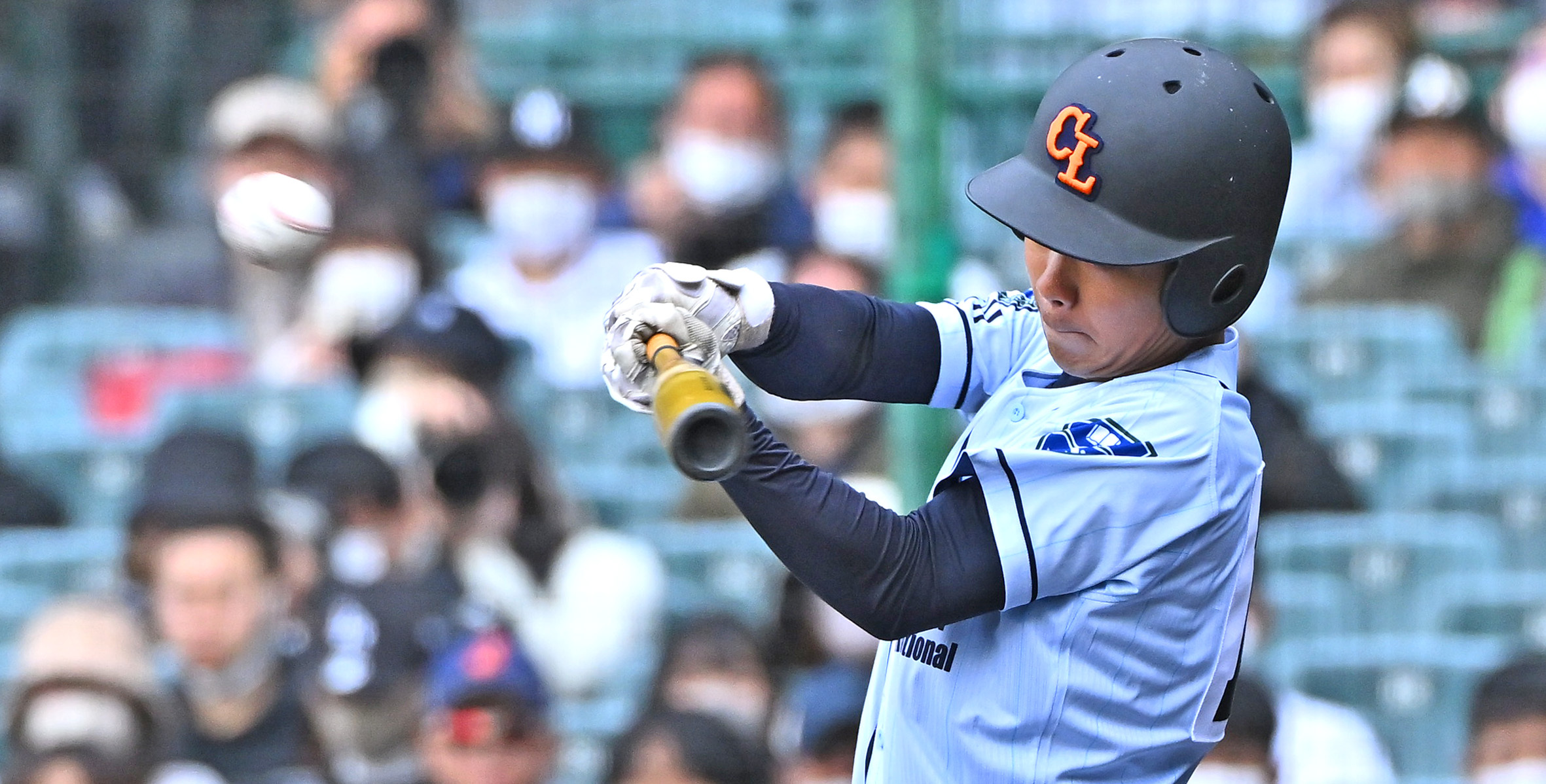 二回1死、鈴木が右安打を放つ