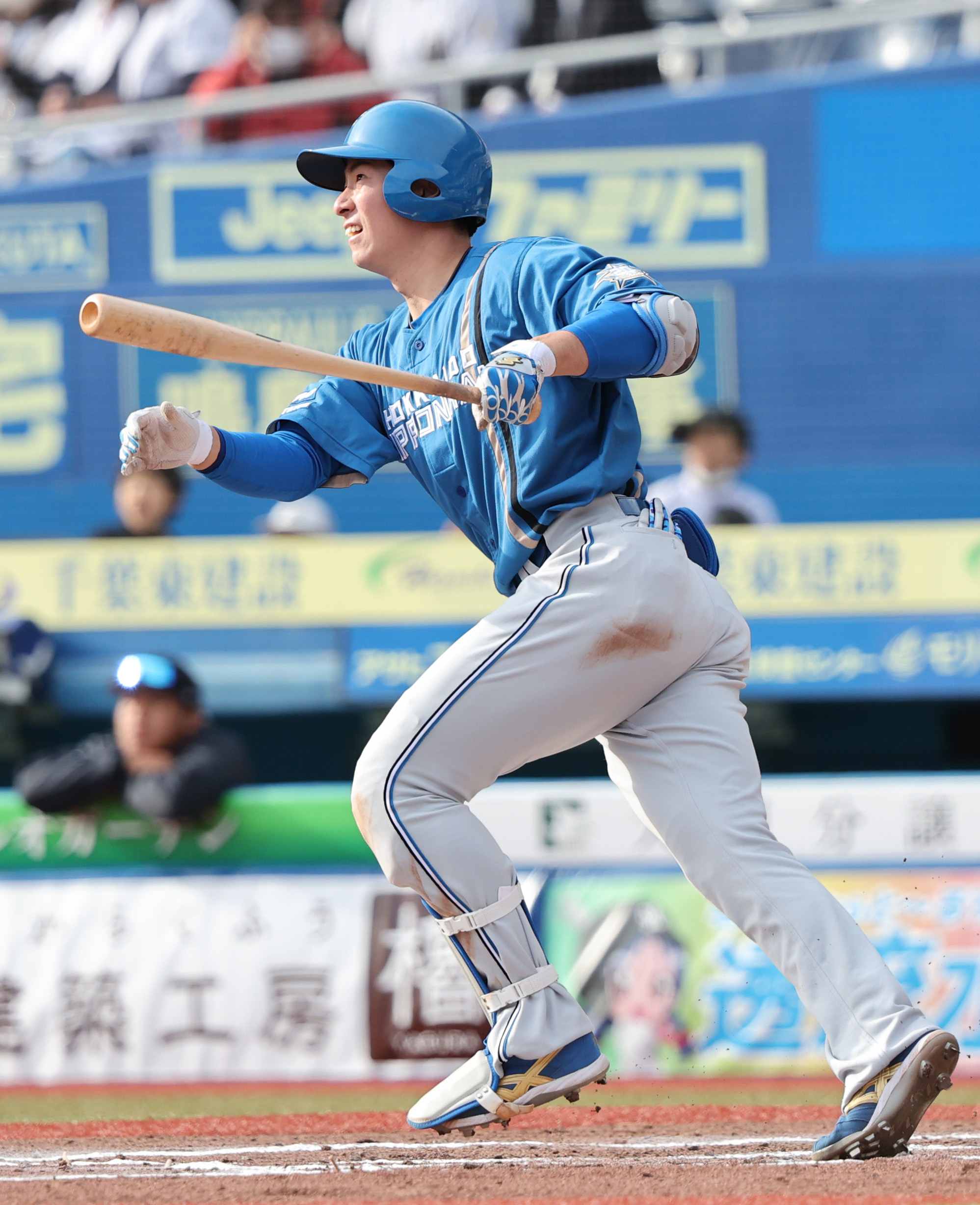 七回、松本剛が二塁打を放つ