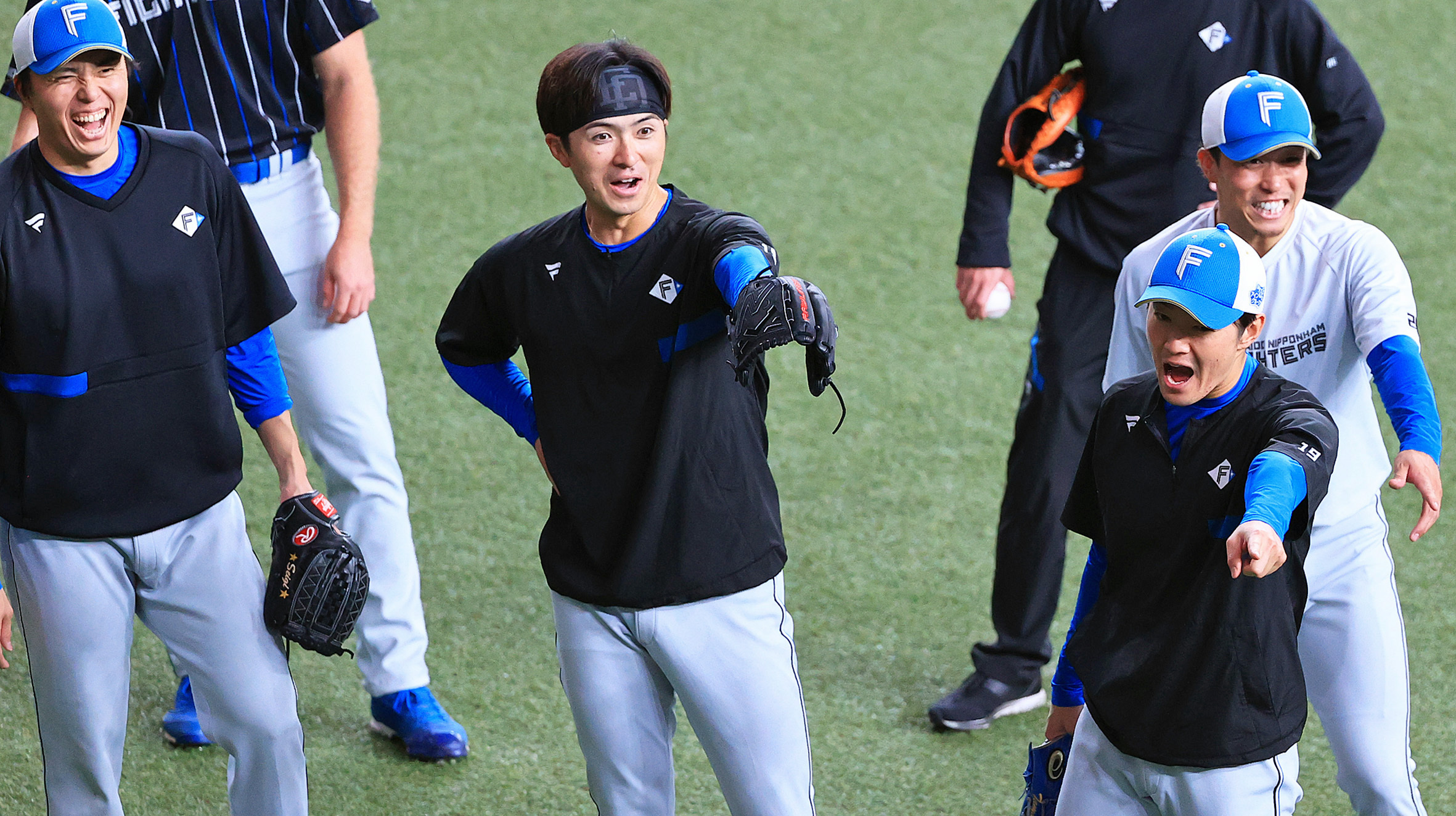 8日のオリックス戦に登板予定の上沢(中央)