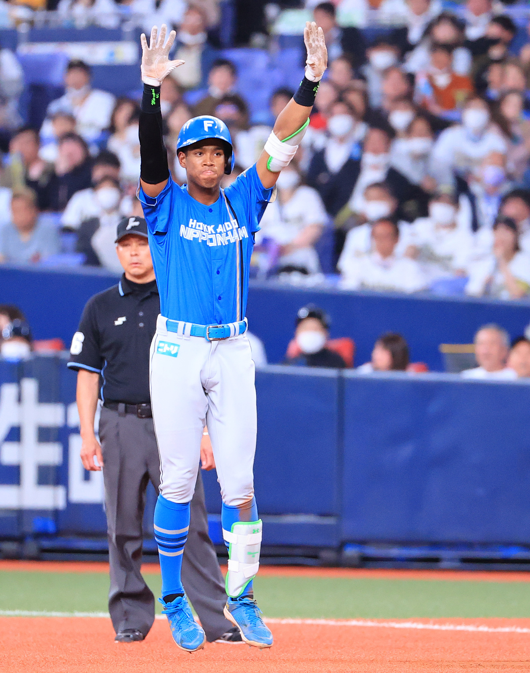 七回2死満塁で2点打を放った万波