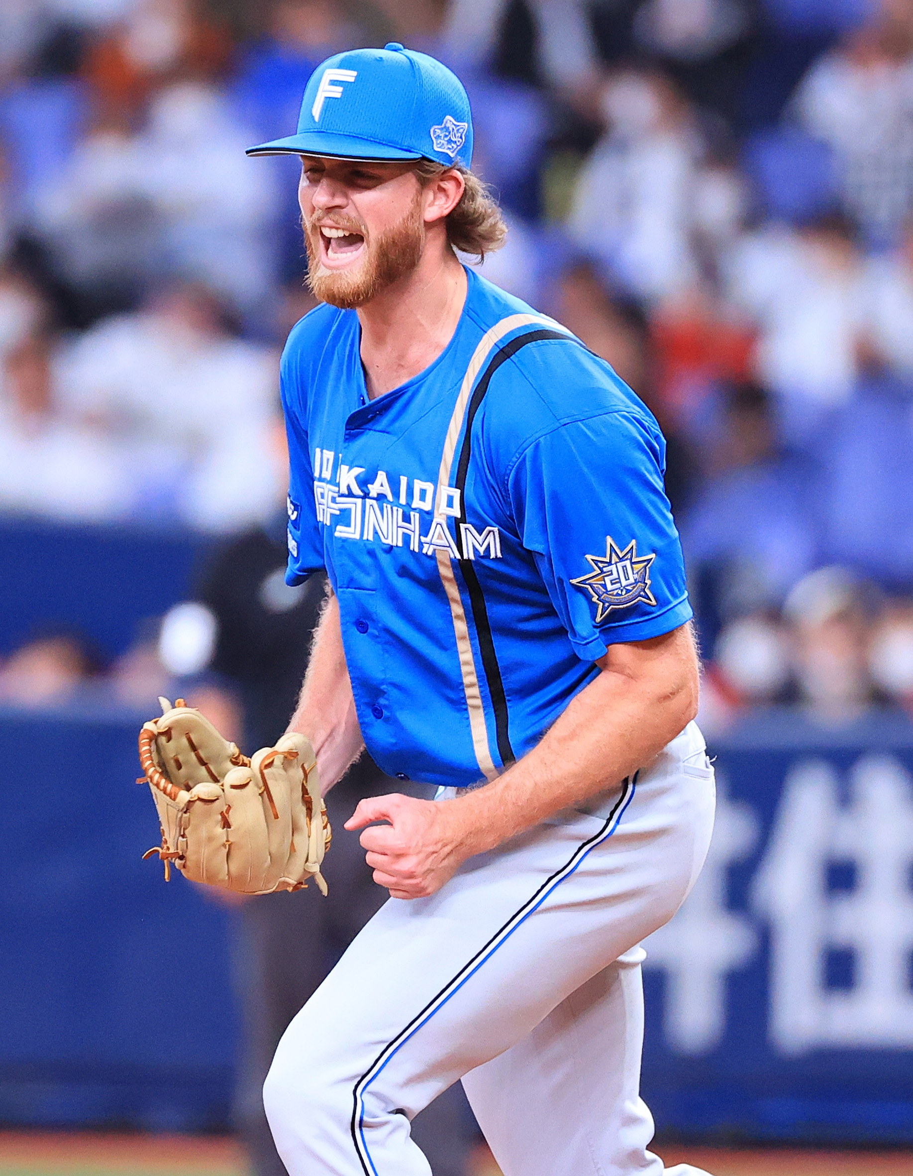 八回を無失点に抑え、ガッツポーズを見せるメネズ