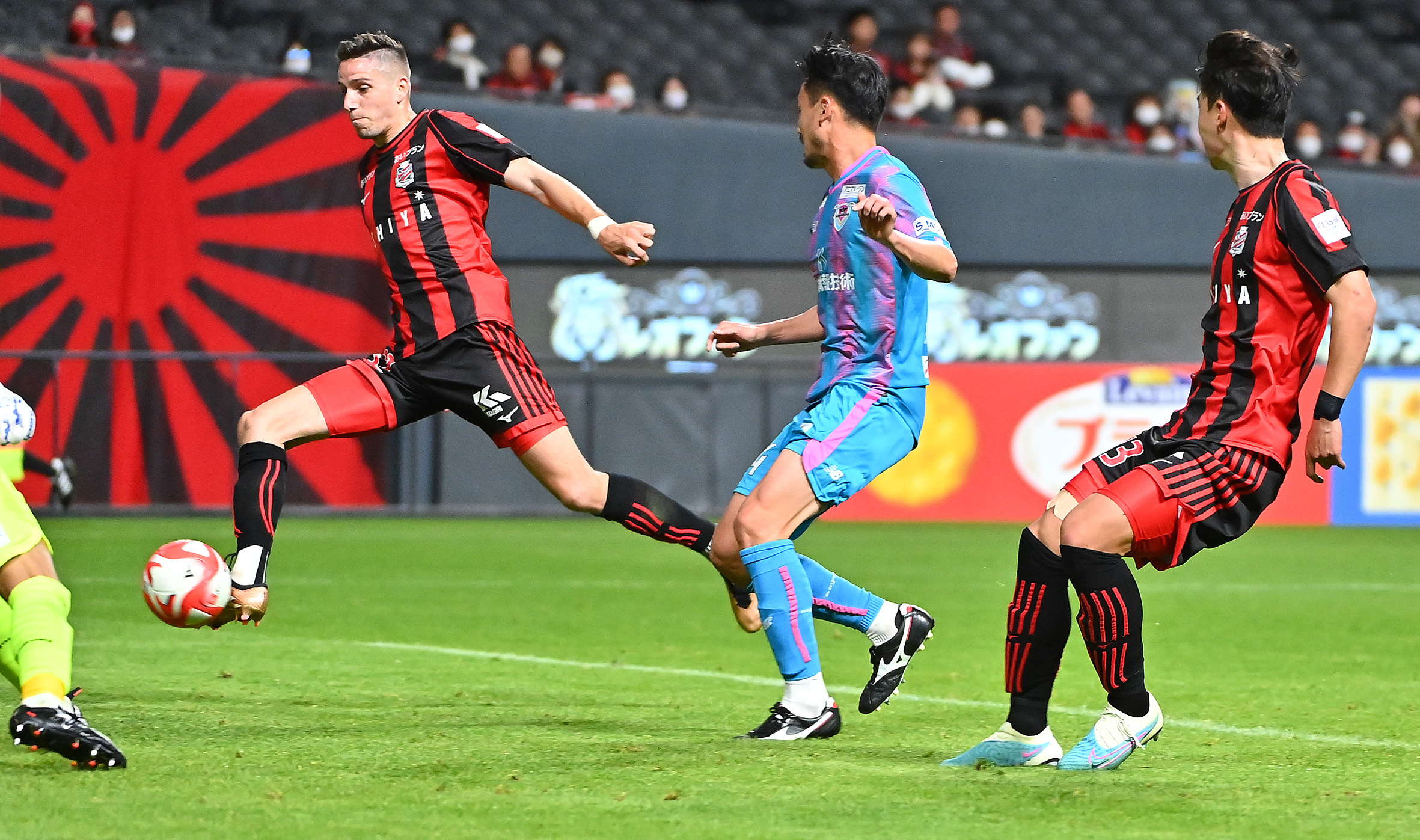 後半38分、トゥチッチ(左)がチーム4点目となるゴールを決める