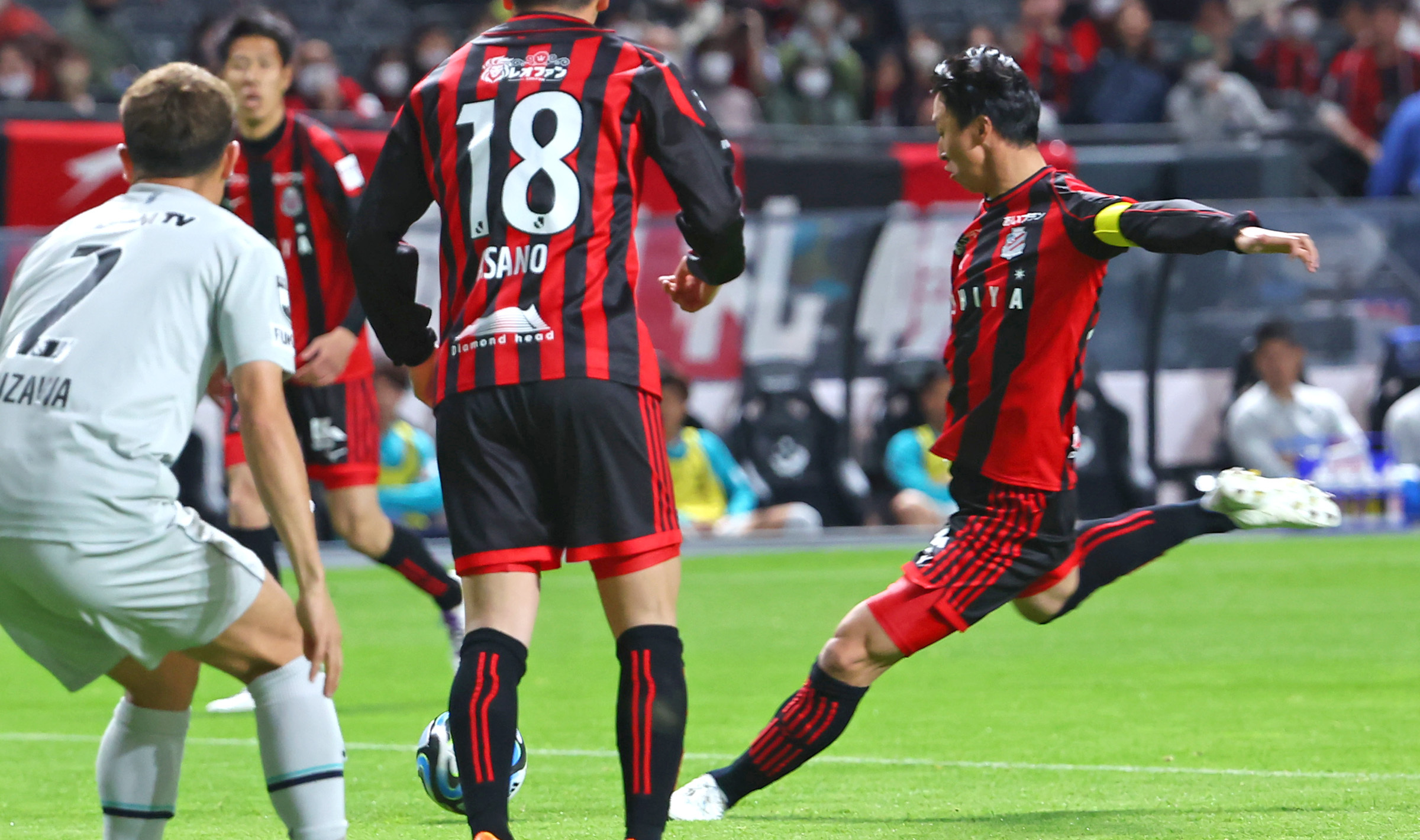 前半5分、ゴールを決めた荒野