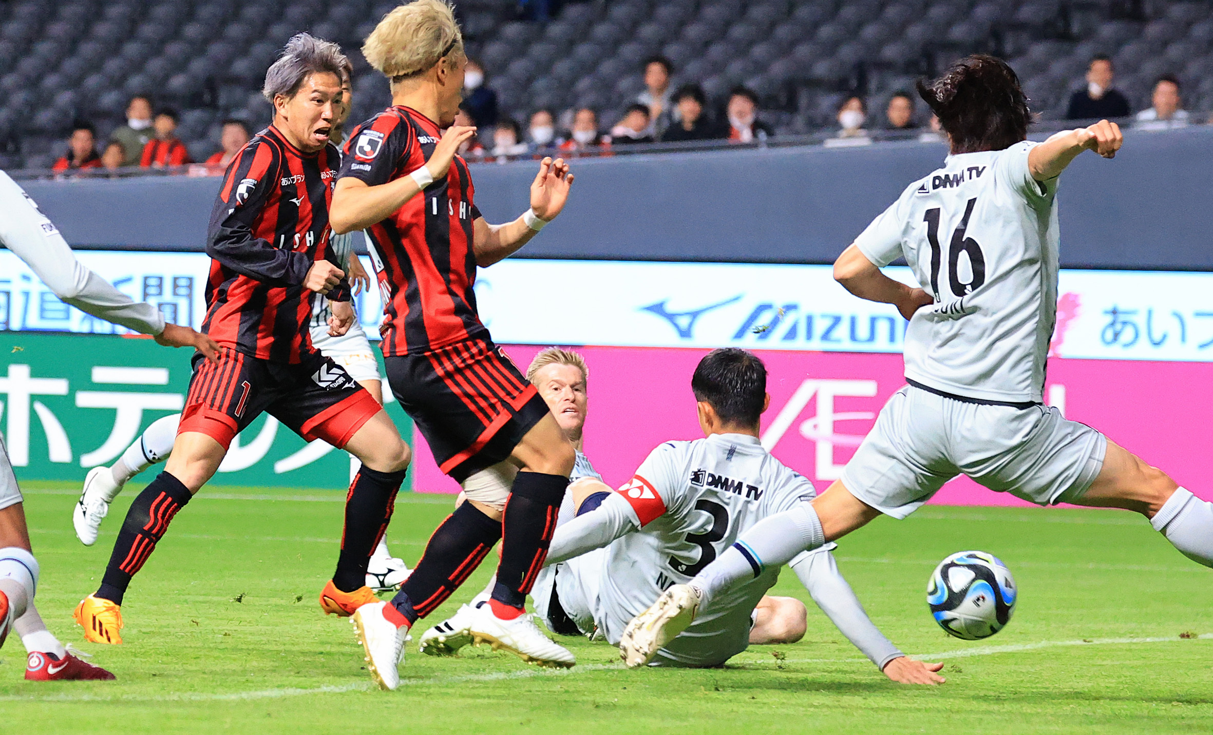 前半13分、ゴールを決めた浅野