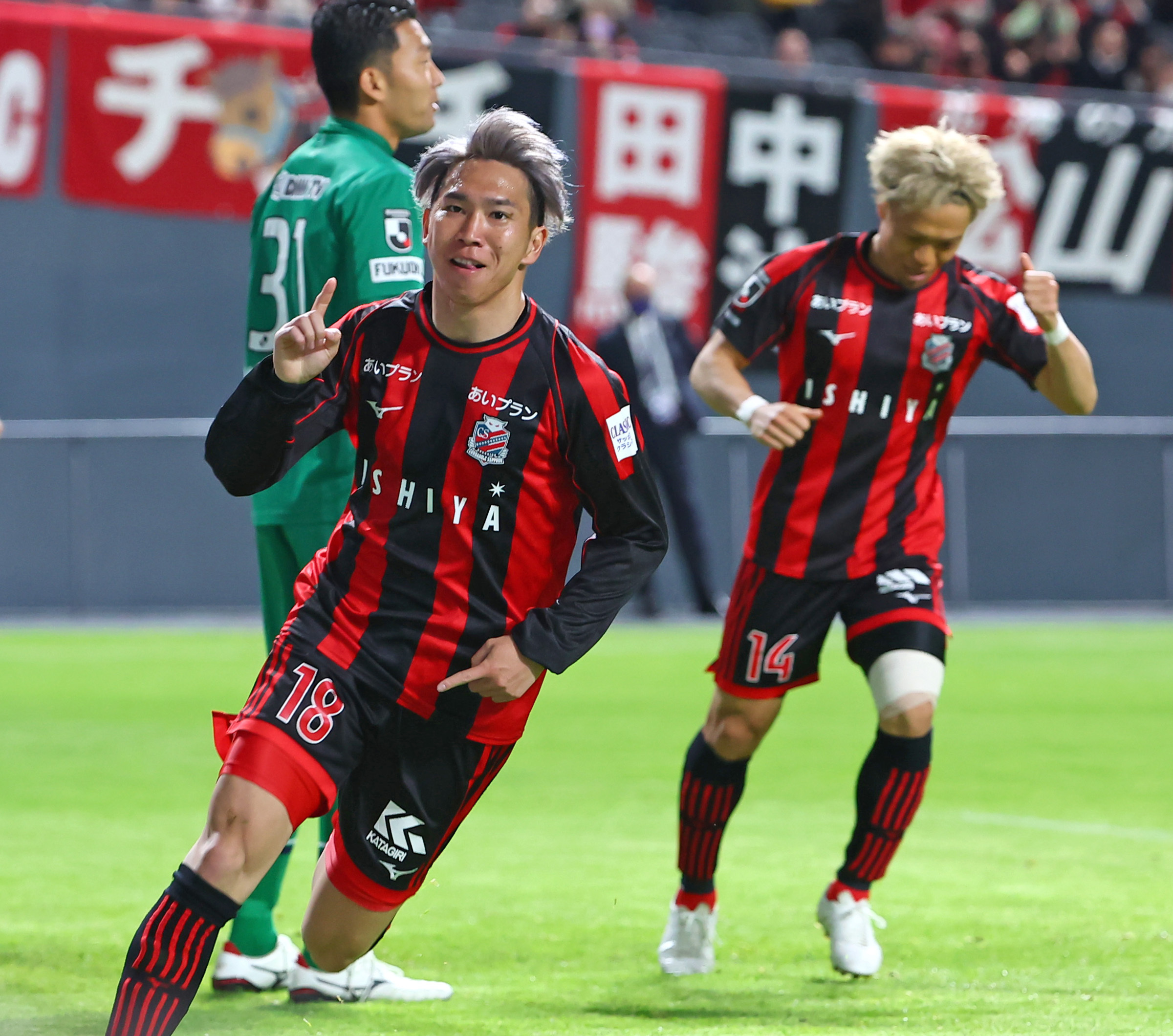 前半13分、ゴールを決めた浅野