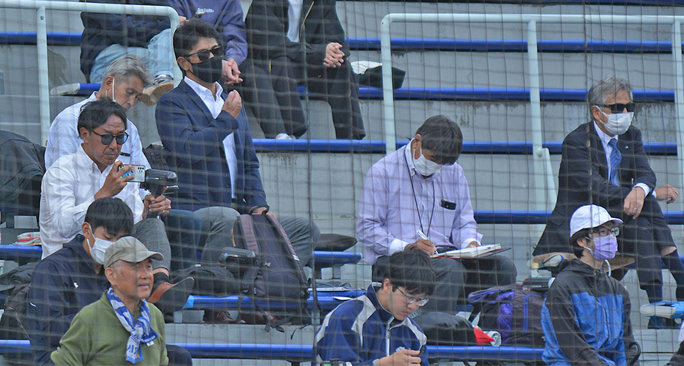 星槎道都大・滝田の視察に訪れた日本ハムの稲葉GM(上段左から2人目)