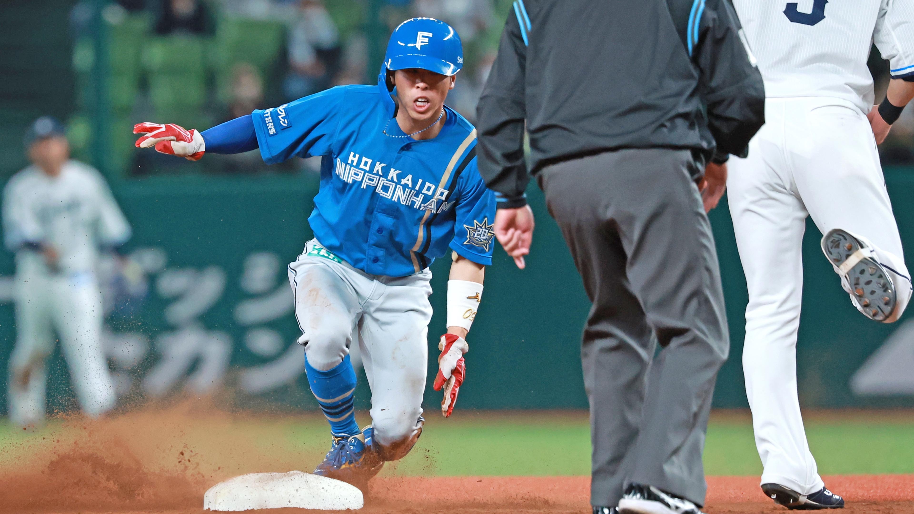 三回無死一塁、二盗を決める五十幡(撮影・玉田順一)