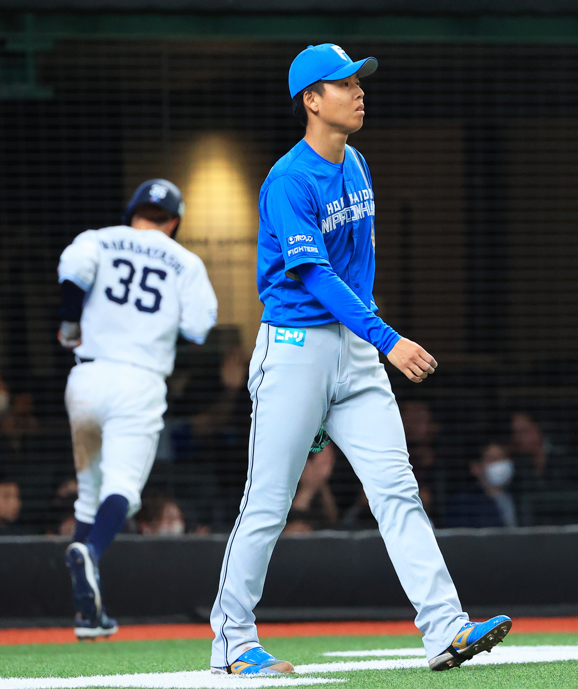 八回2死一塁で追加点を許した杉浦