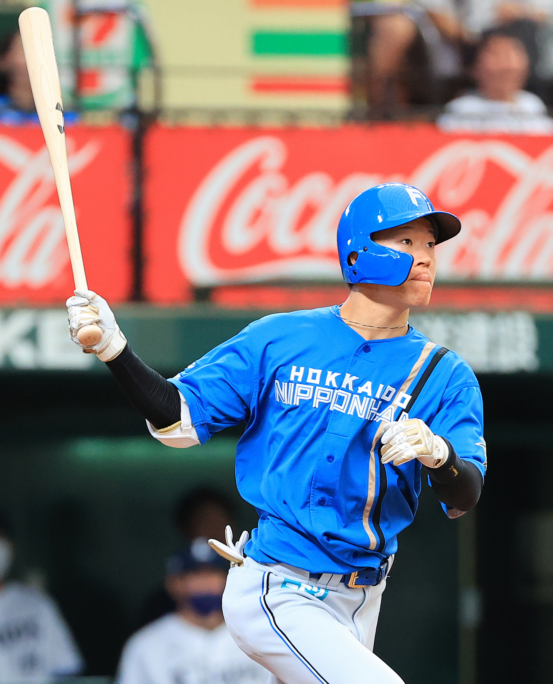 五回1死、矢沢がツーベースを放つ