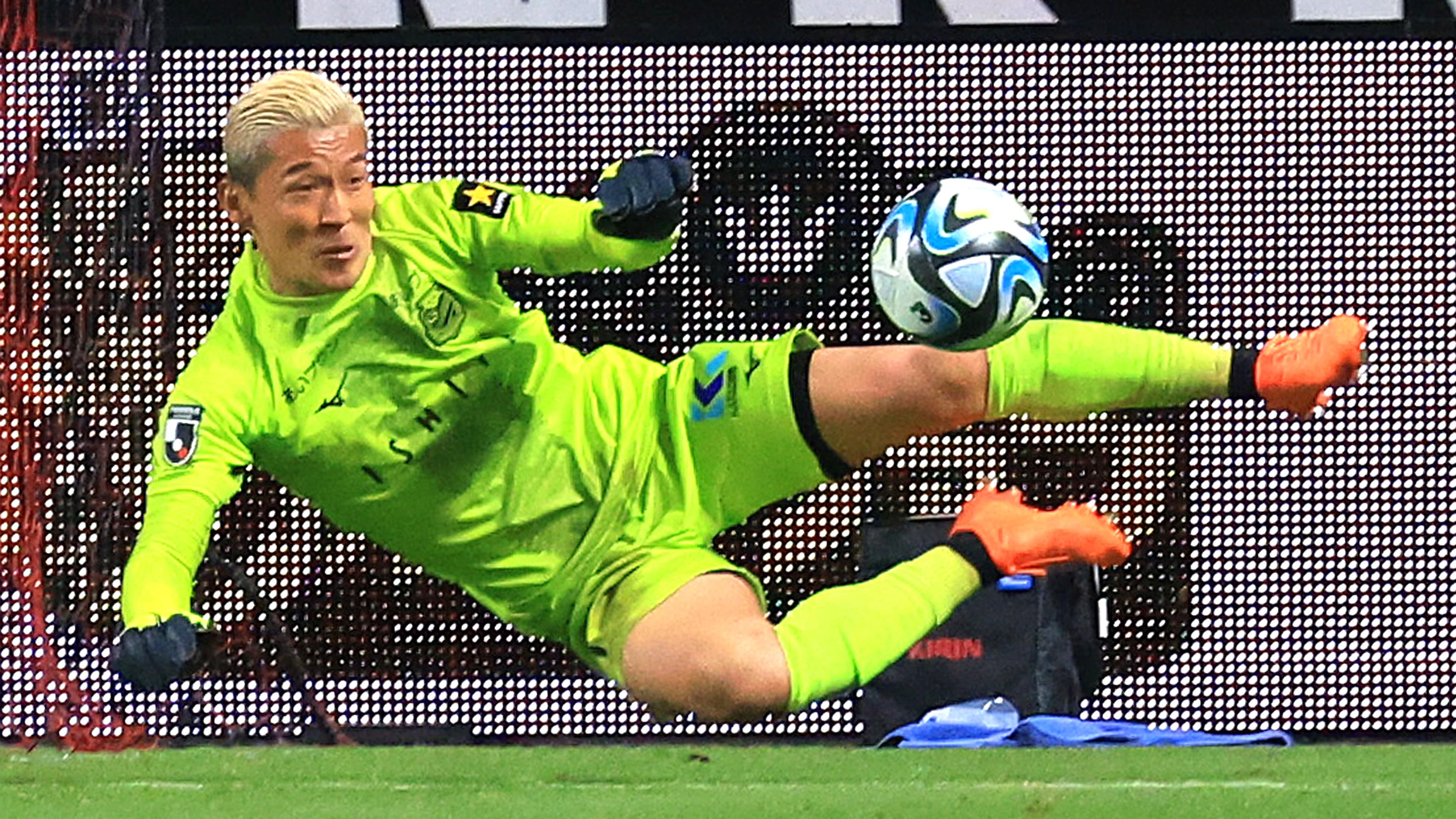 後半、好セーブを見せる菅野