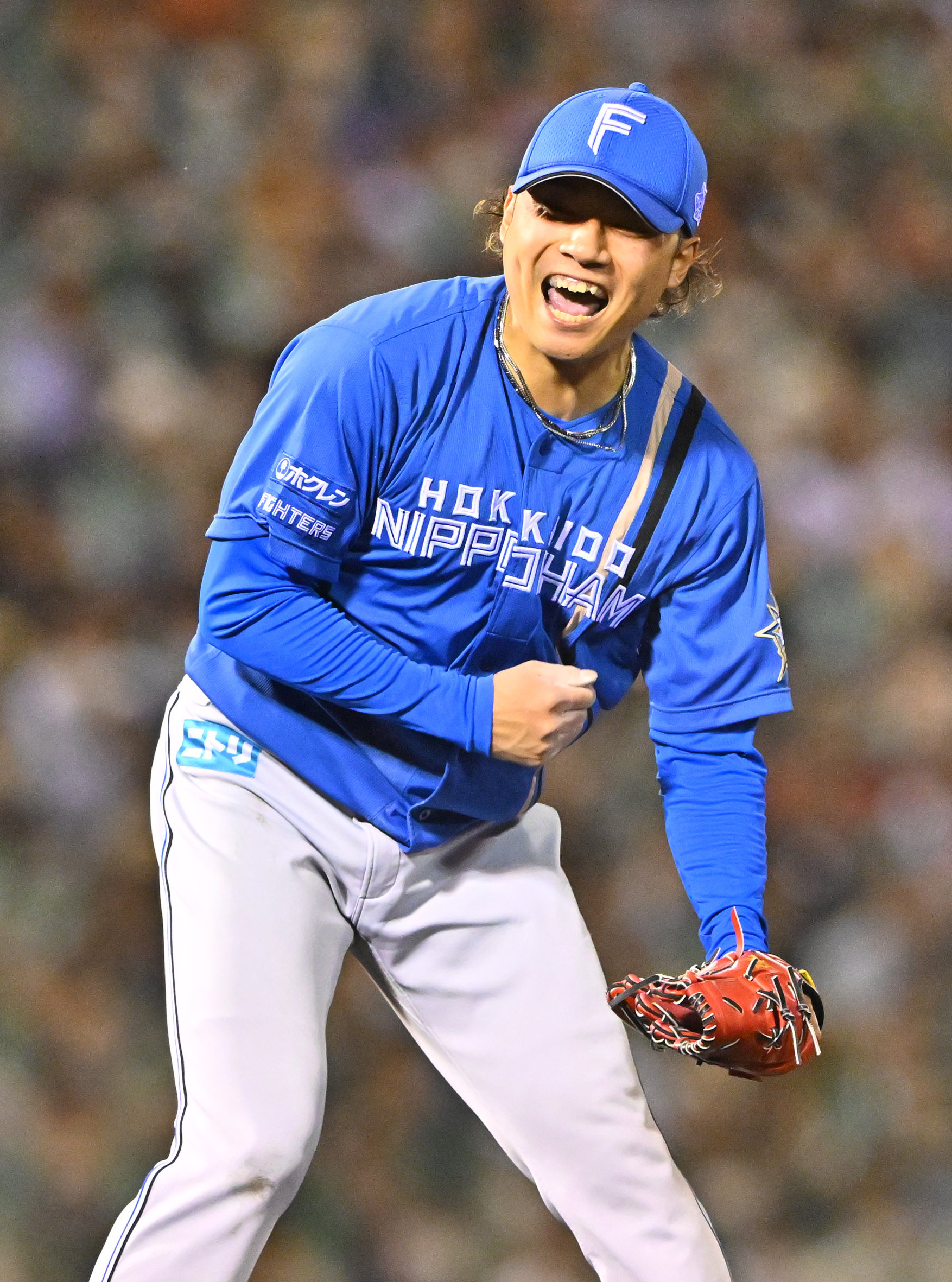 七回2死一塁、近藤から三振を奪って吠える伊藤