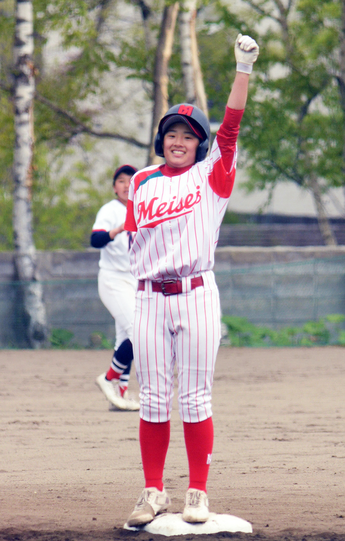 四回、適時二塁打を放った旭川明成高の飯泉