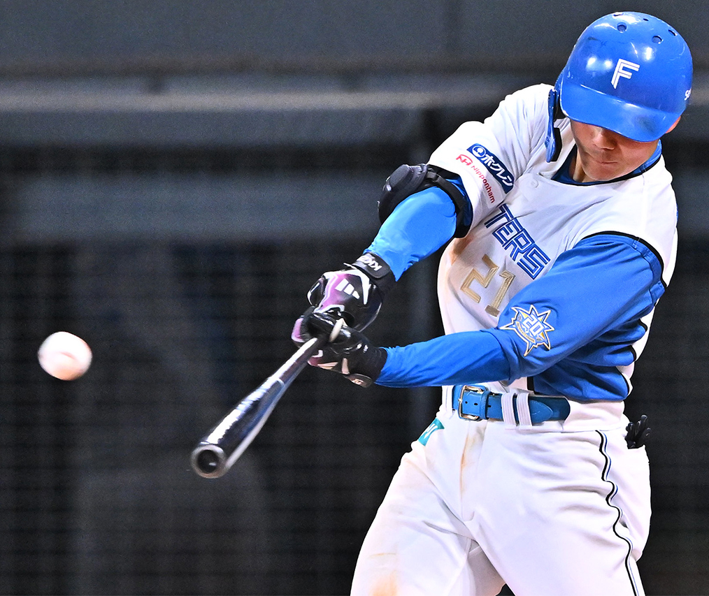 4月1日の楽天戦、延長十回無死二塁で清宮がサヨナラ安打を放つ