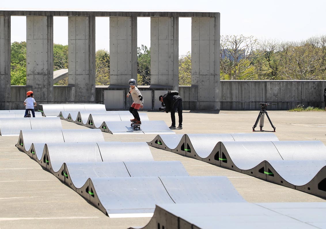 札幌ドーム2階テラスにオープンする、スケートボードエリア。波状のコースセッティングは日本一とのこと