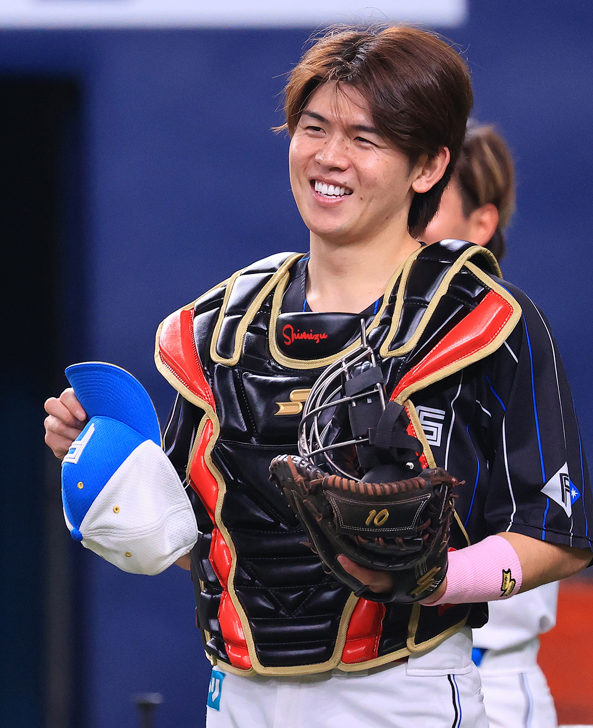 練習中に笑顔を見せる清水